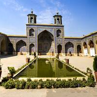 حیاط  مسجد نصیرالملک 